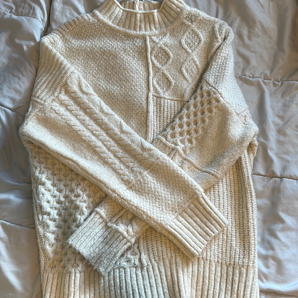New American Eagle Cream Turtleneck Sweater! size: Medium